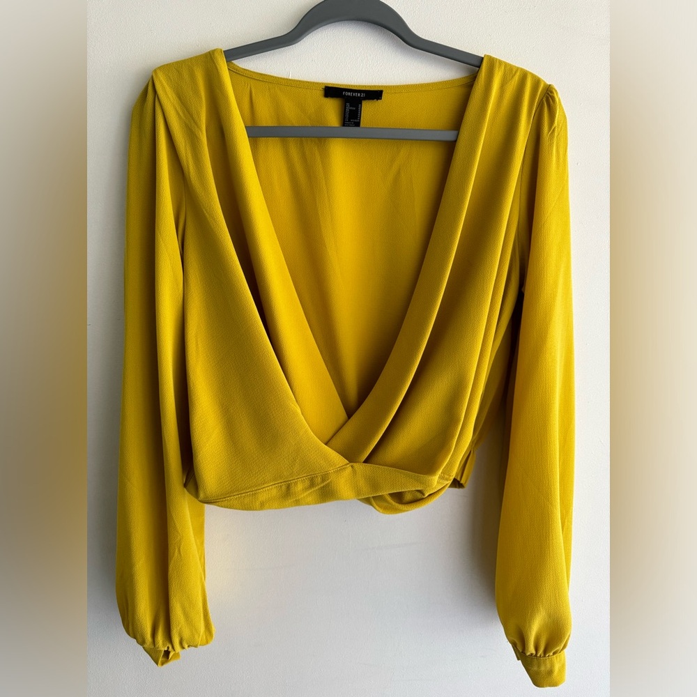 Women blouse. Size medium. Color yellow mustard.